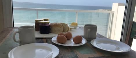 Petit déjeuner continental compris