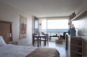 Room, Ocean View | Premium bedding, minibar, in-room safe, laptop workspace