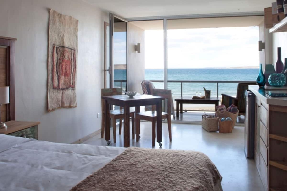 Premium bedding, minibar, in-room safe, laptop workspace
