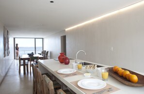 Penthouse | Eigene Kochnische | Mini-Kühlschrank, Ofen, Herdplatte, Wasserkocher mit Kaffee-/Teezubehör