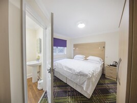 Habitación con 1 cama doble o 2 individuales, baño privado (1)