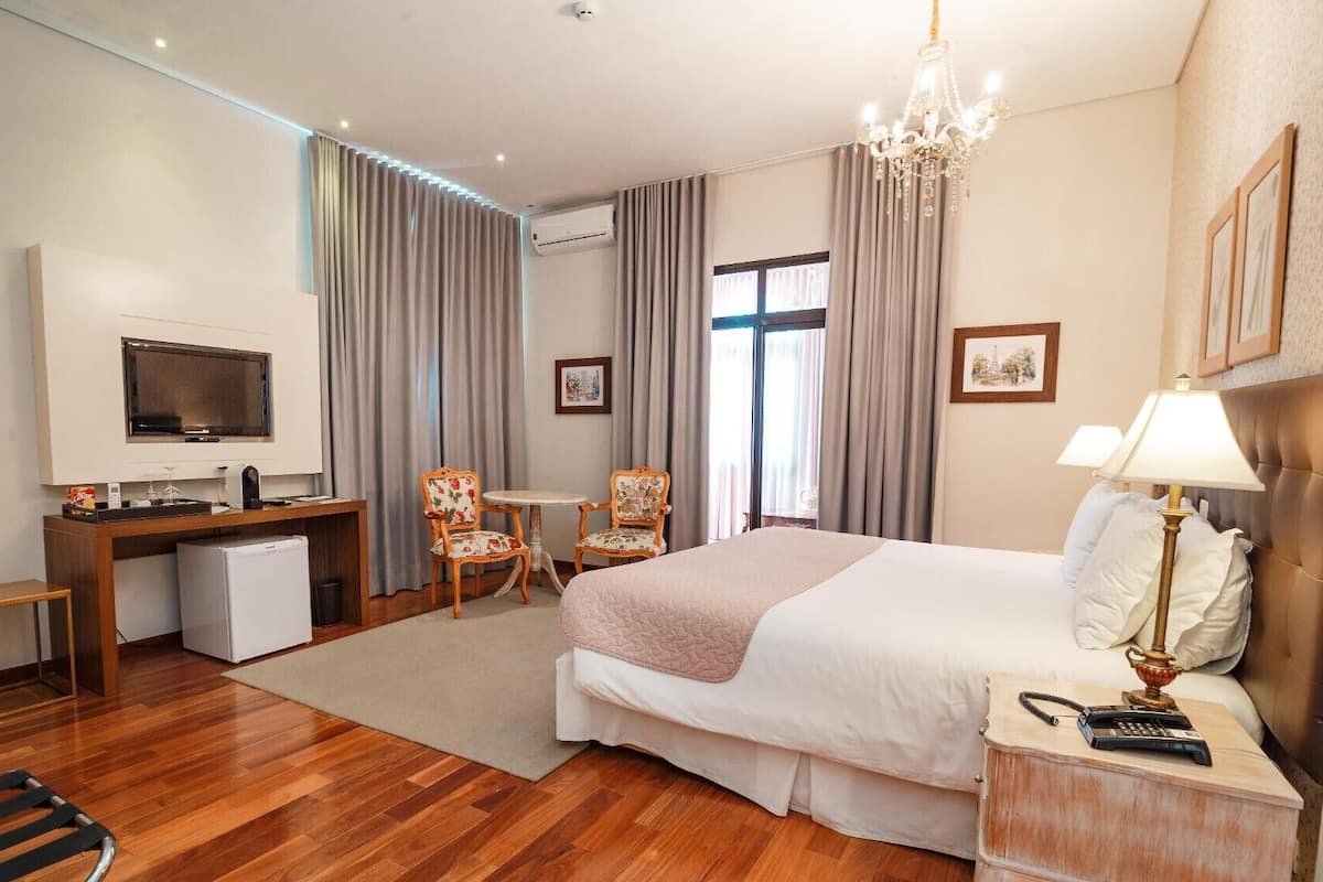 Minibar, caja fuerte, cortinas opacas y sistema de insonorización