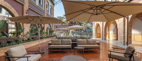 32-inch LED TV with cable channels, TV