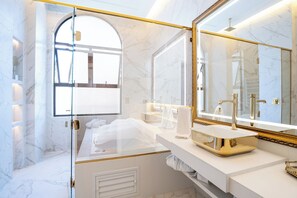 Suite Real | Bathroom