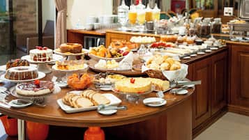 Free daily buffet breakfast