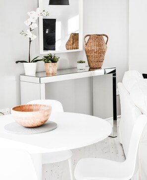 Apartment, 2 Bedrooms | In-room dining - Rethink Living - Blakes Quay (Reading)