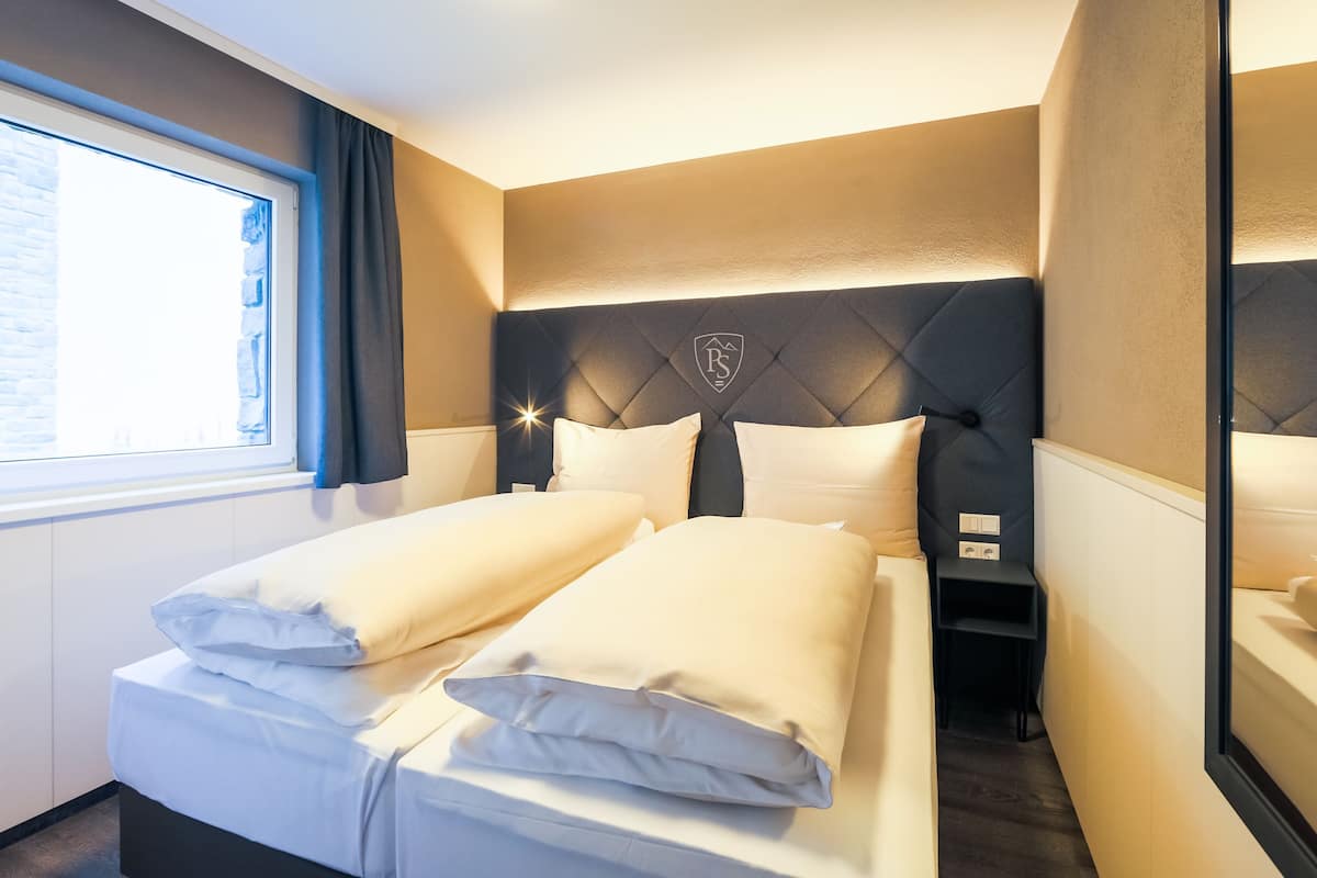 Premium bedding, in-room safe, soundproofing, cribs/infant beds