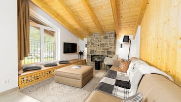 3-bedroom penthouse with private sauna | 1 camera, biancheria da letto di alta qualità, una cassaforte in camera