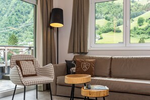 Panorama Suite with private sauna | Wohnbereich | Flachbildfernseher