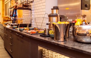 Daily buffet breakfast for a fee - AvenidA Panorama Suites Kaprun (Kaprun)