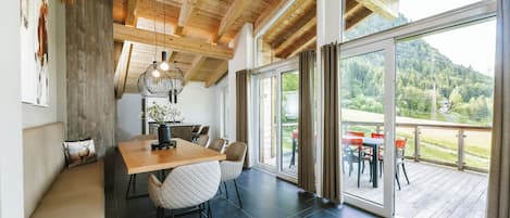 3-bedroom penthouse with private sauna | Premium bedding, in-room safe, soundproofing, cots/infant beds