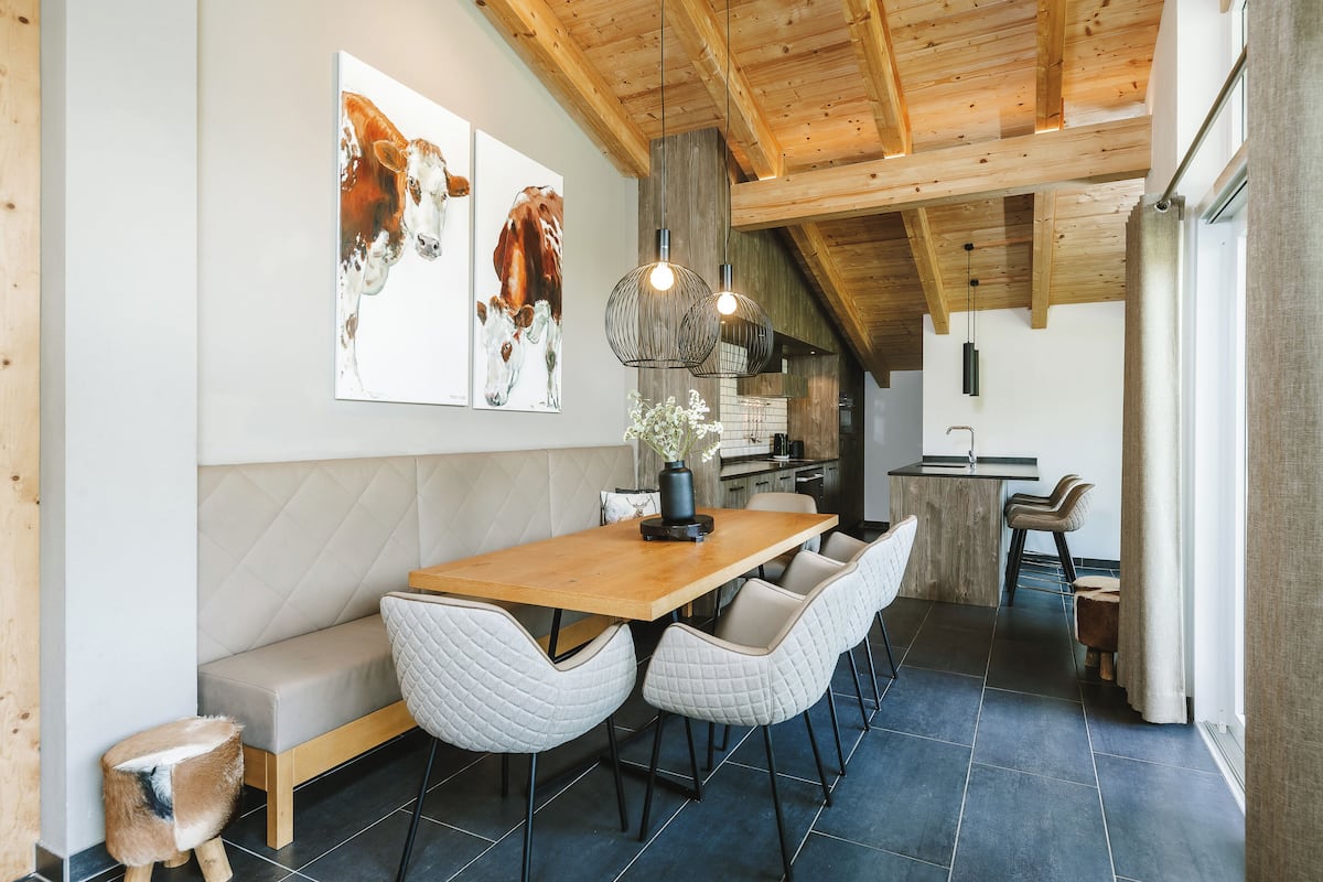 3-bedroom penthouse with private sauna | In-room dining