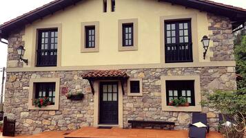 Talo, 2 makuuhuonetta, näköala laaksoon