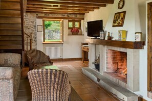 Flat-screen TV - Apartamentos Llugarón (Villaviciosa)