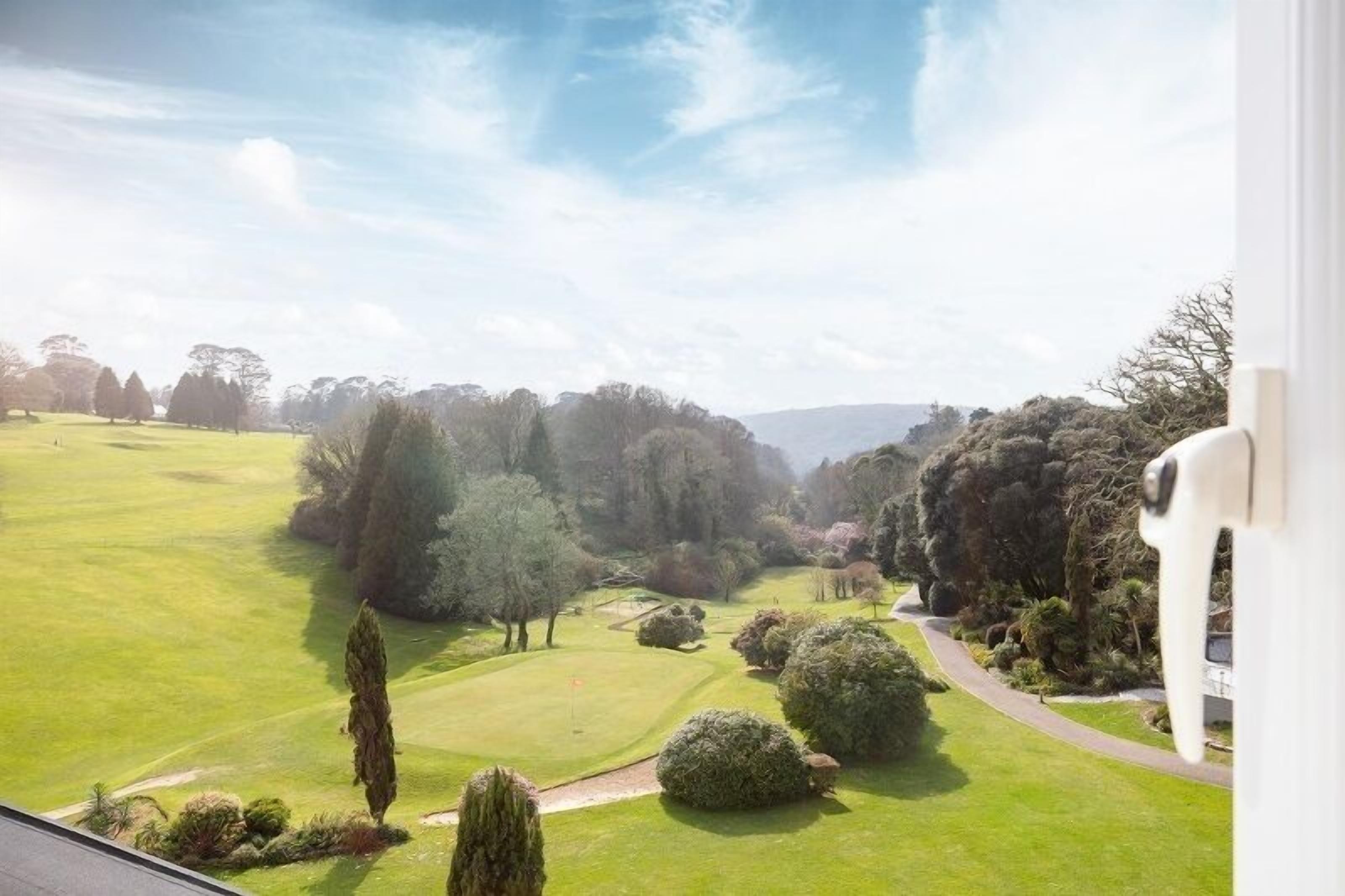 Signature Double Room | Desk, free WiFi, bed sheets