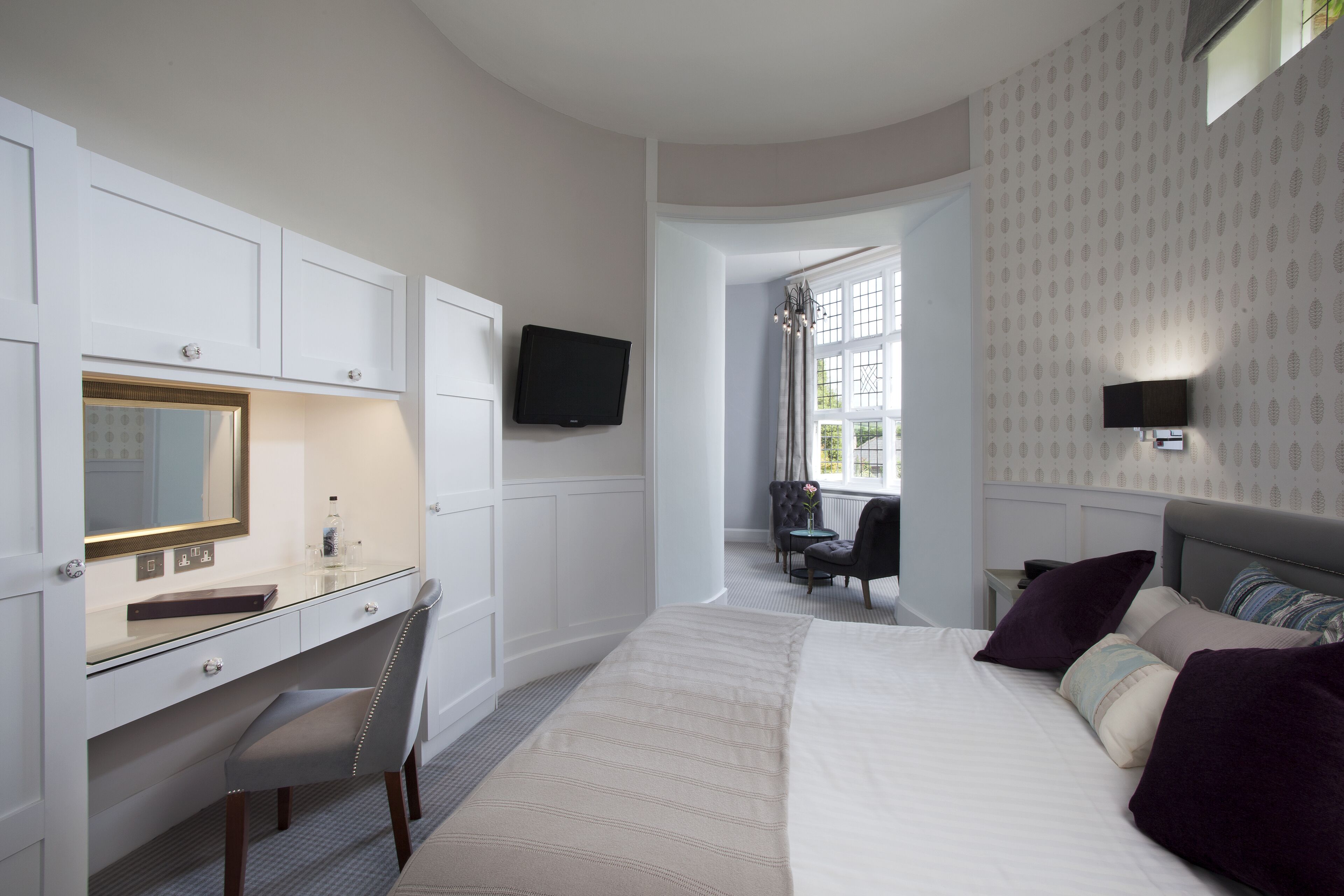 Desk, free WiFi, bed sheets
