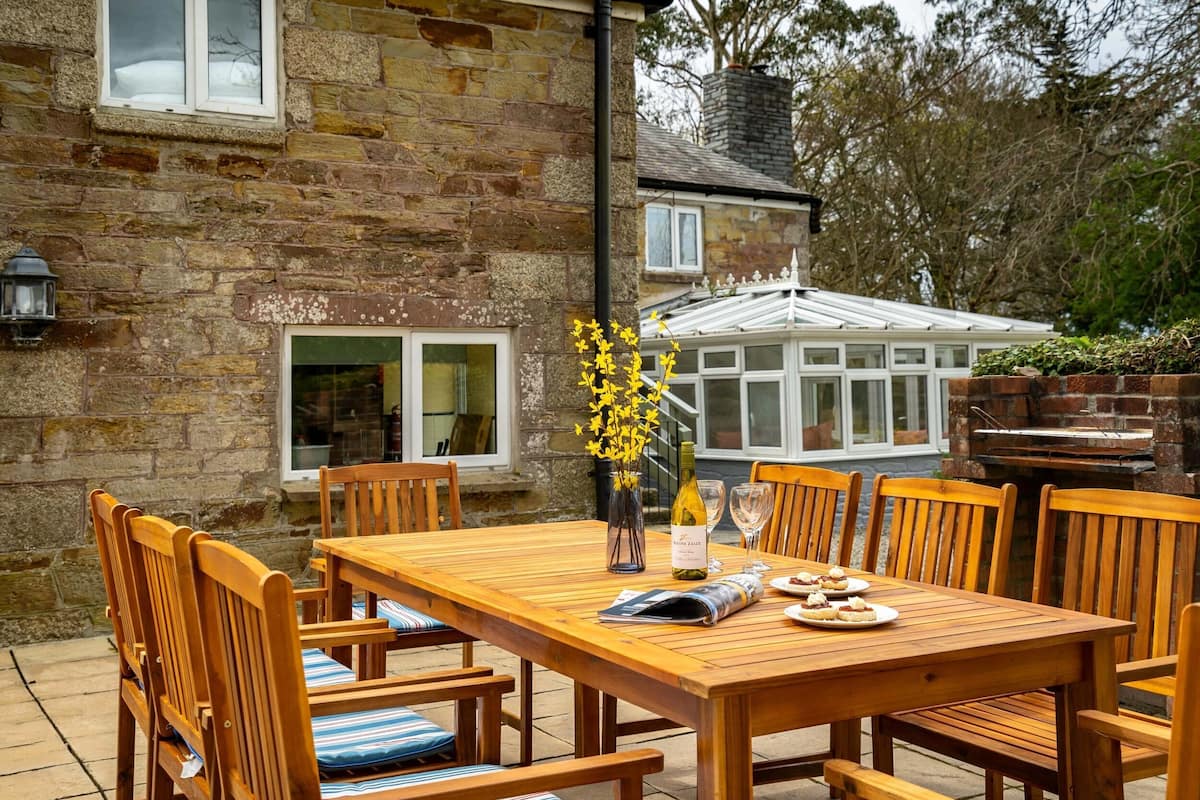 Superior Cottage | Desk, free WiFi, bed sheets
