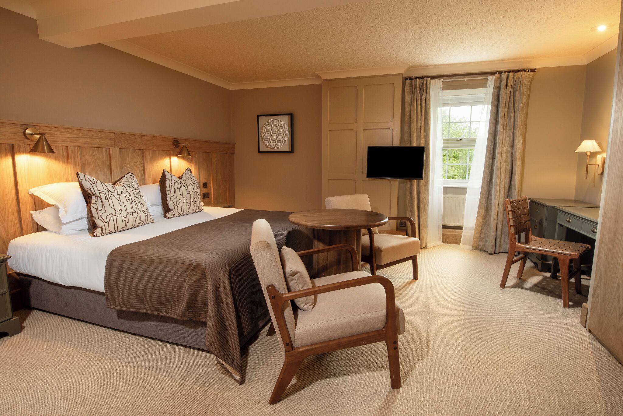 Family Room | Desk, free WiFi, bed sheets