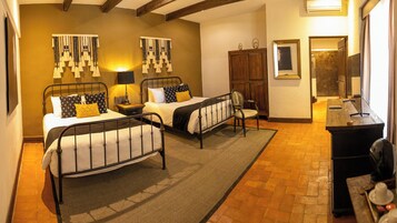 Habitación doble, 2 camas de matrimonio | Ropa de cama de alta calidad y edredones de plumas