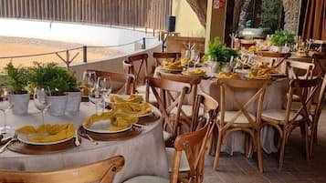 Se sirven desayunos, comidas y cenas