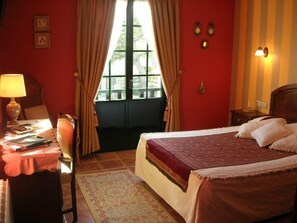 In-room safe, desk, soundproofing, free WiFi - Hotel Rural La Figar (Villaviciosa)