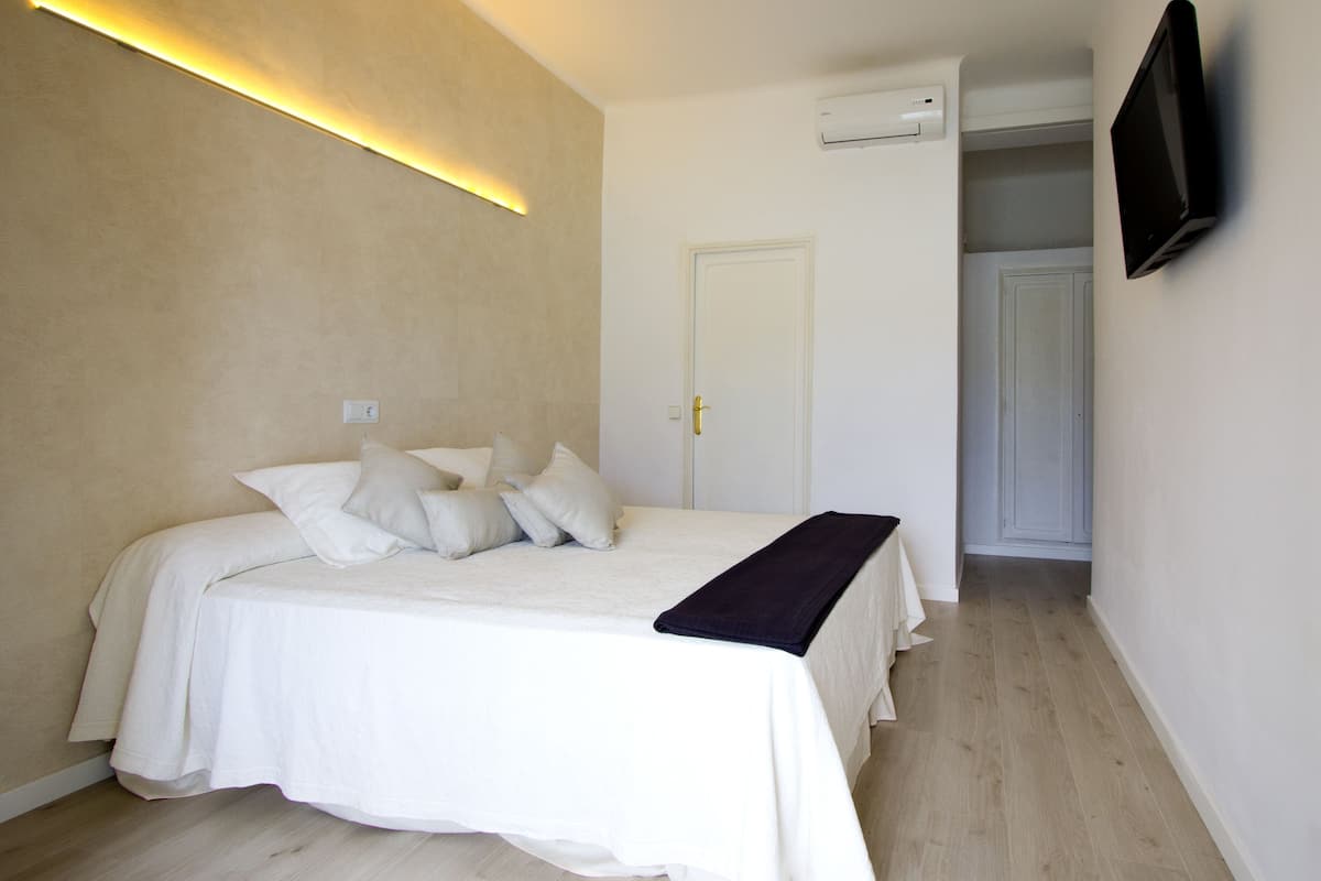 desk, blackout curtains, iron/ironing board, free wifi