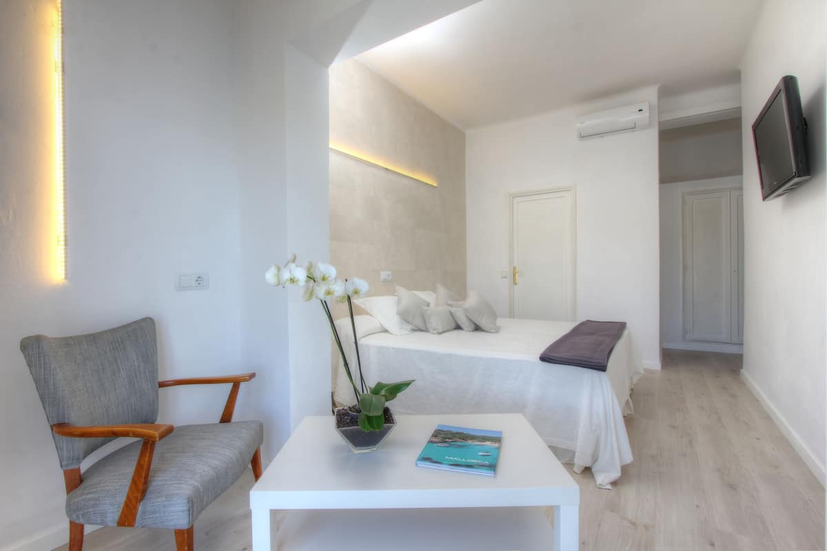 desk, blackout curtains, iron/ironing board, free wifi