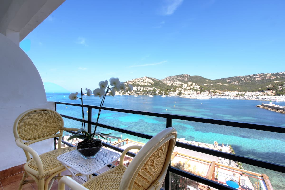 Habitación con 1 cama matrimonial o 2 individuales, balcón, vista al mar | Balcón