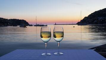 FrĂŒhstĂŒck, Mittagessen, Abendessen, lokale KĂŒche, Blick auf den Strand