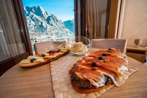 Studio, Balcony | In-room dining