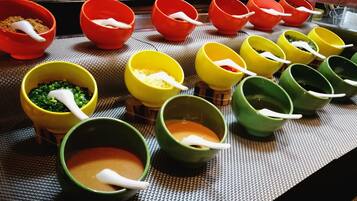 Sarapan lengkap dengan biaya tambahan