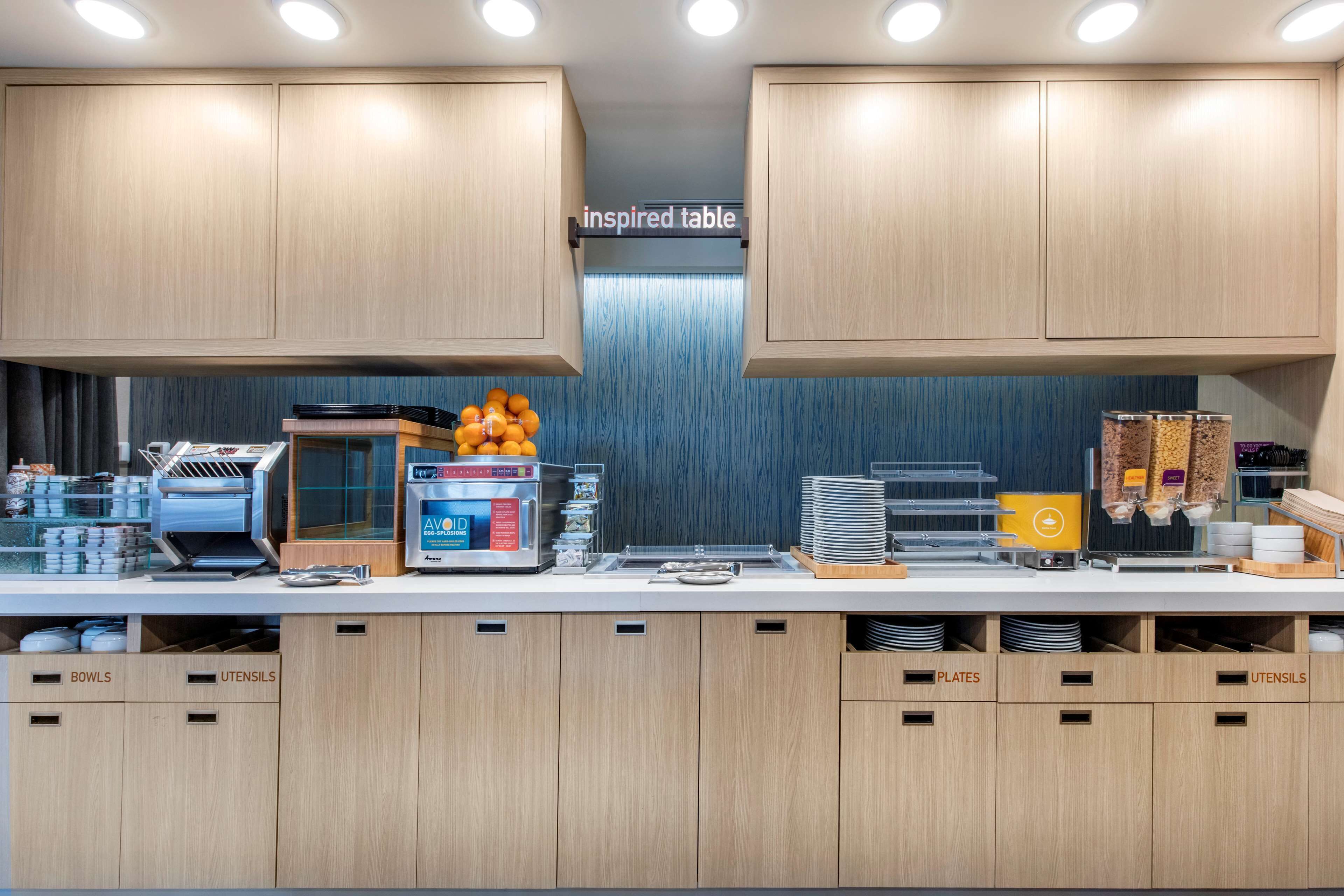 free daily breakfast