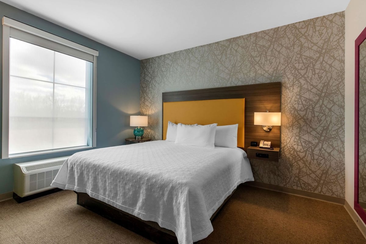 Desk, iron/ironing board, free WiFi, bed sheets