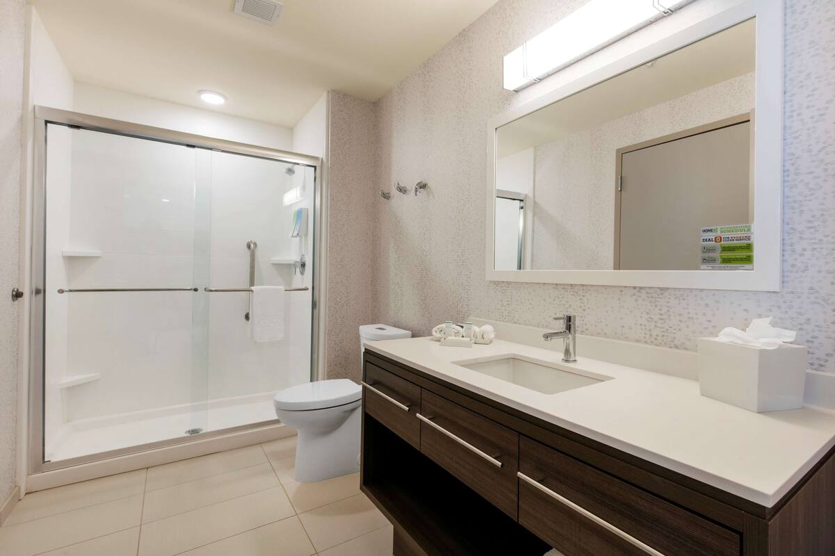 suite, 1 bedroom, non smoking | bathroom shower