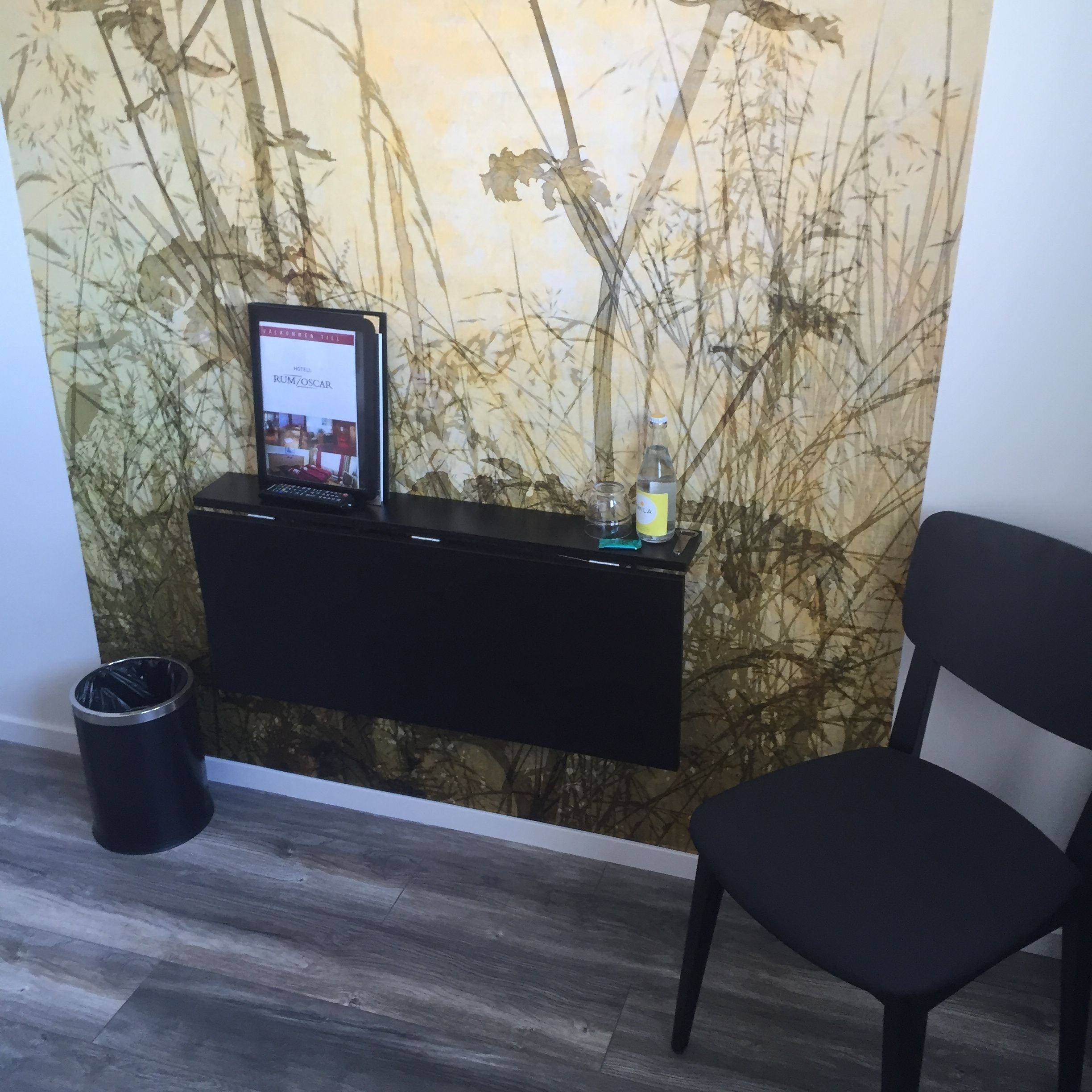 single room | desk, iron/ironing board, free wifi, bed sheets