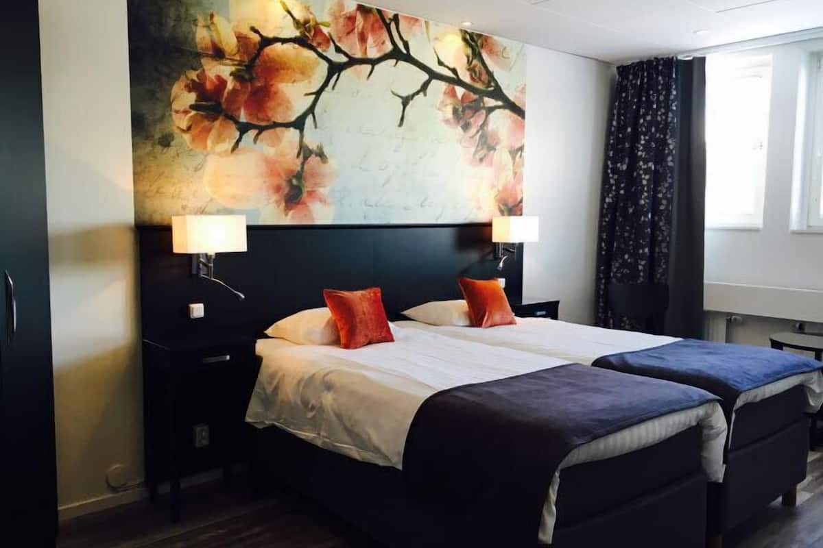 double room | desk, iron/ironing board, free wifi, bed sheets