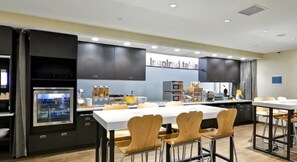 Sudah termasuk sarapan prasmanan setiap hari