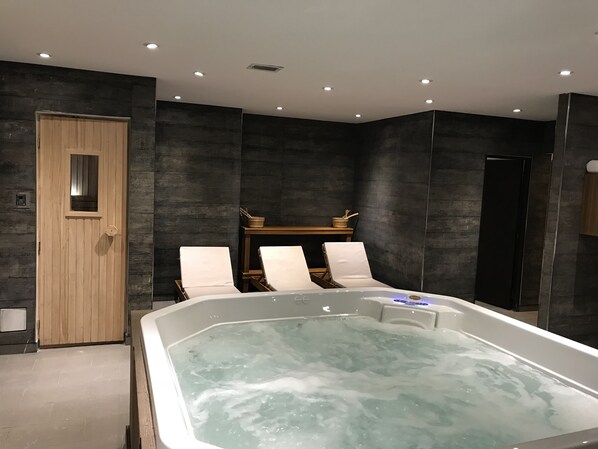 Sauna, bain à remous, hammam