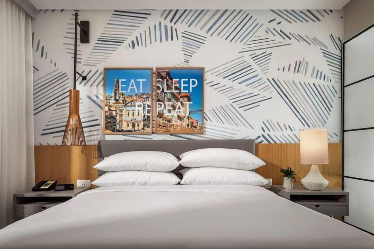 Cofres nos quartos, escrivaninha, espaço de trabalho para notebook