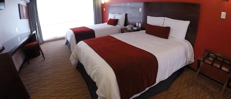 Caja de seguridad en la habitación, escritorio y cortinas blackout