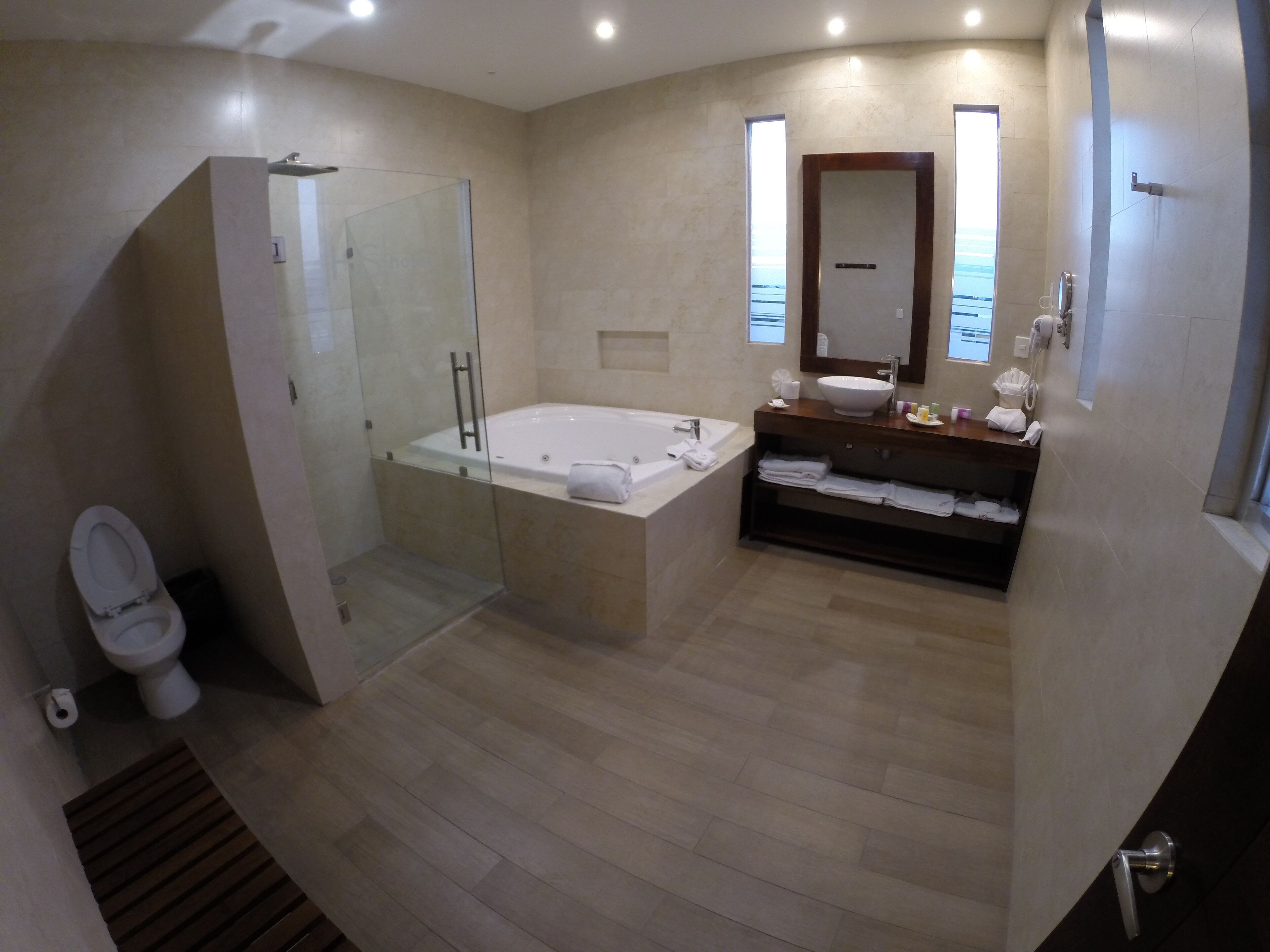 presidential suite | bathroom | free toiletries, hair dryer, towels