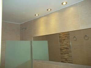 Shower, free toiletries, hair dryer, towels - Kitek Hotel Boutique (Mendoza)