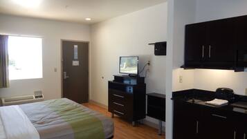 Full-size fridge, microwave, stovetop, coffee/tea maker