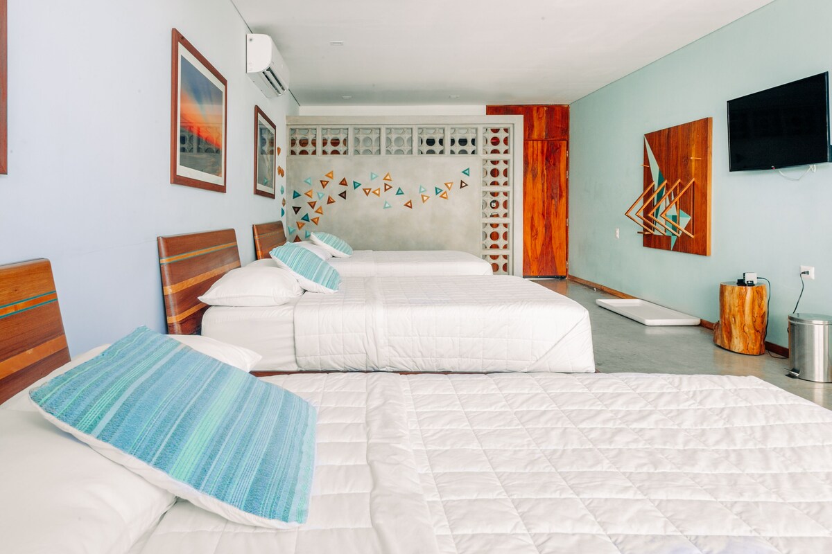 Triple Room, Multiple Beds, Terrace, view of a lush and vibrant tropical garden. | 高級寢具、客房內保險箱、書桌、免費無線上網