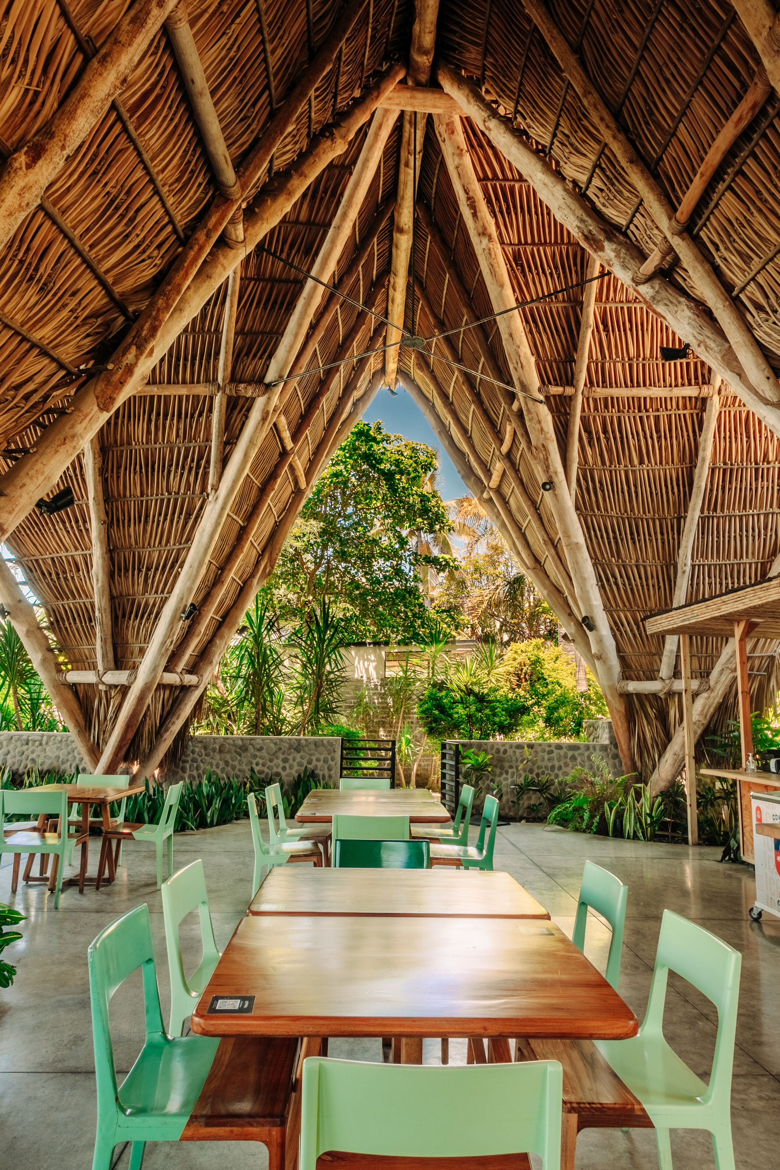 breakfast, lunch, dinner served; sea views