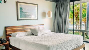 Hochwertige Bettwaren, Zimmersafe, Schreibtisch, kostenloses WLAN