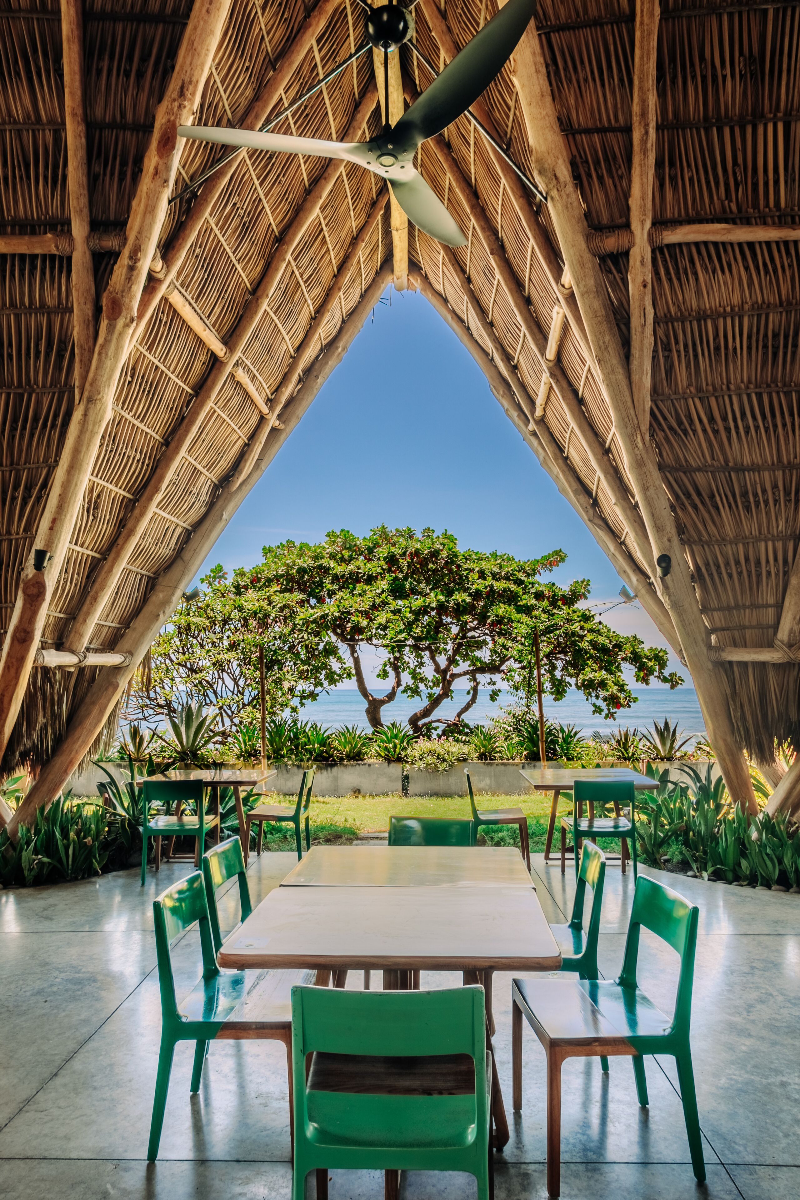 breakfast, lunch, dinner served; sea views