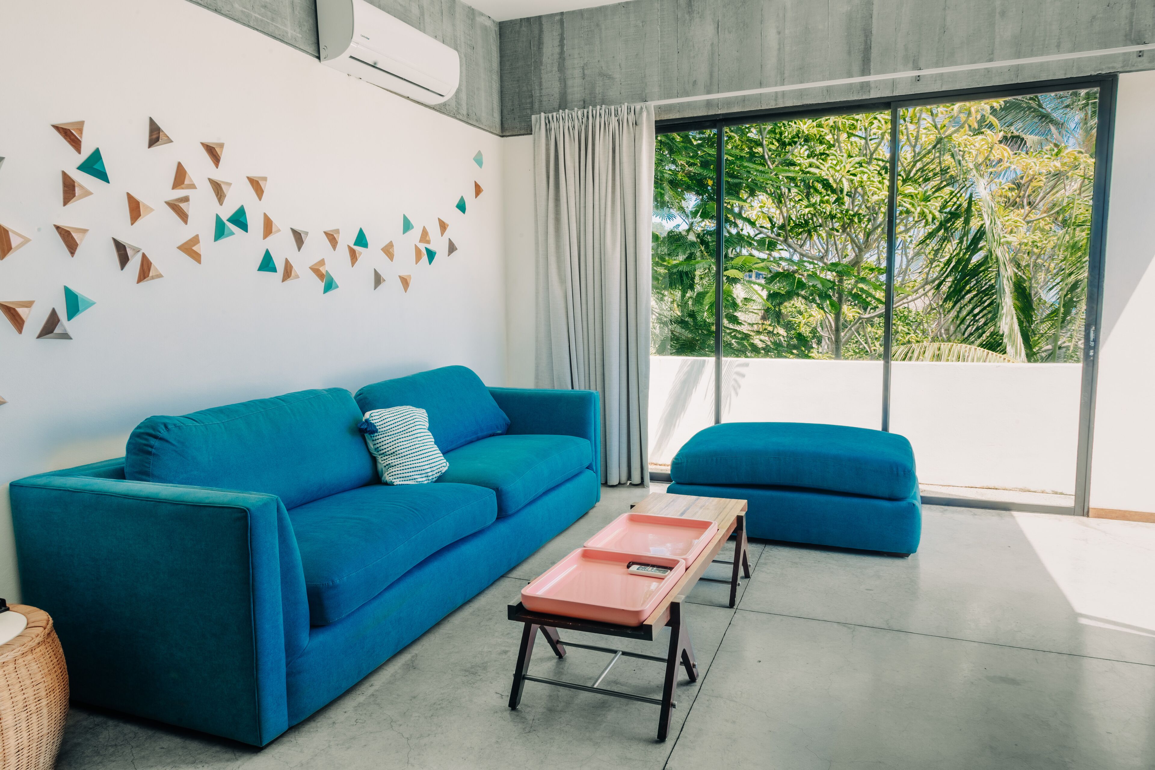 treehouse apartment, 2 bedrooms, kitchen, ocean view | living area | smart tv, netflix