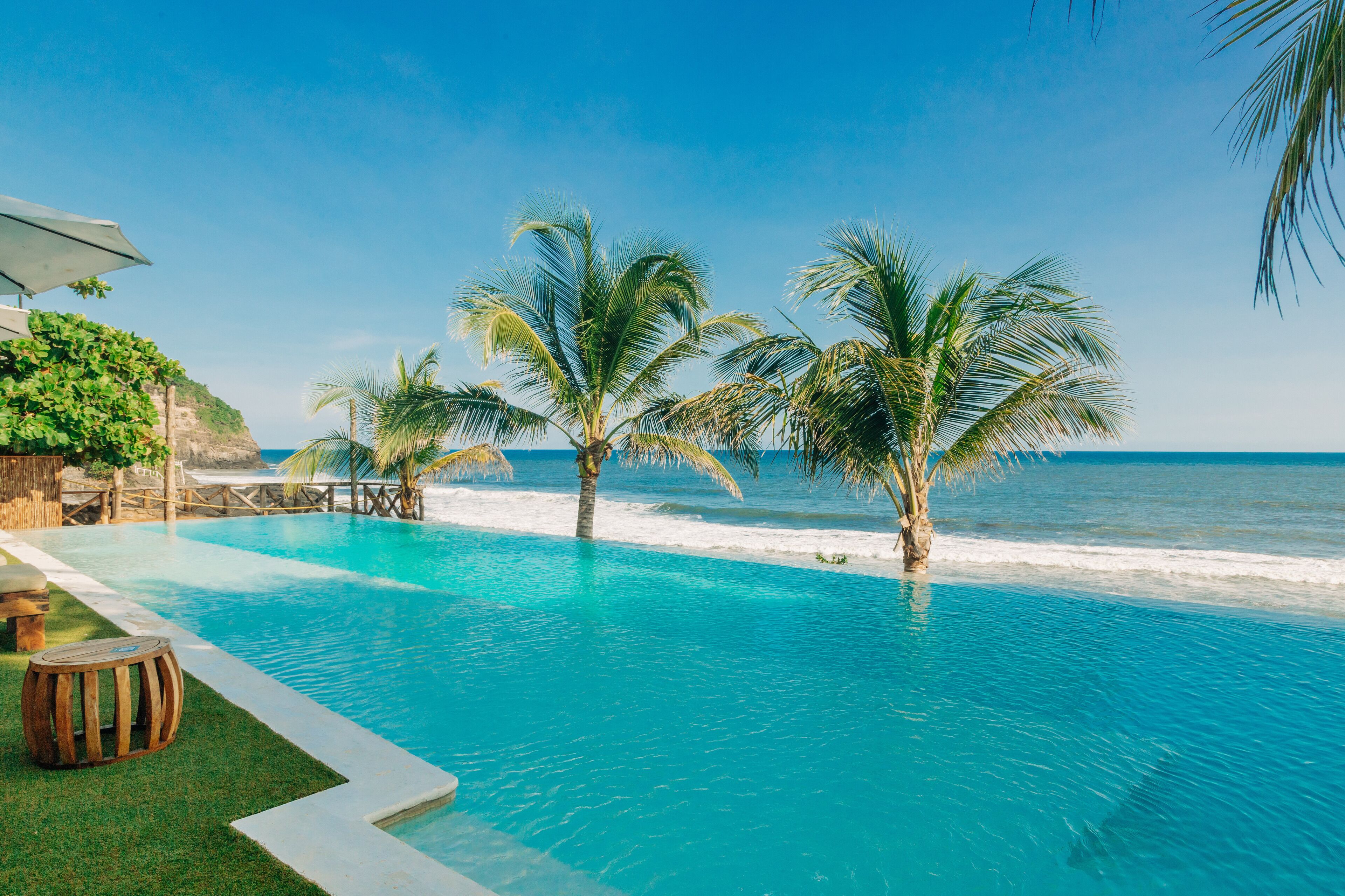 2 outdoor pools, open 6 am to 10 pm, pool loungers