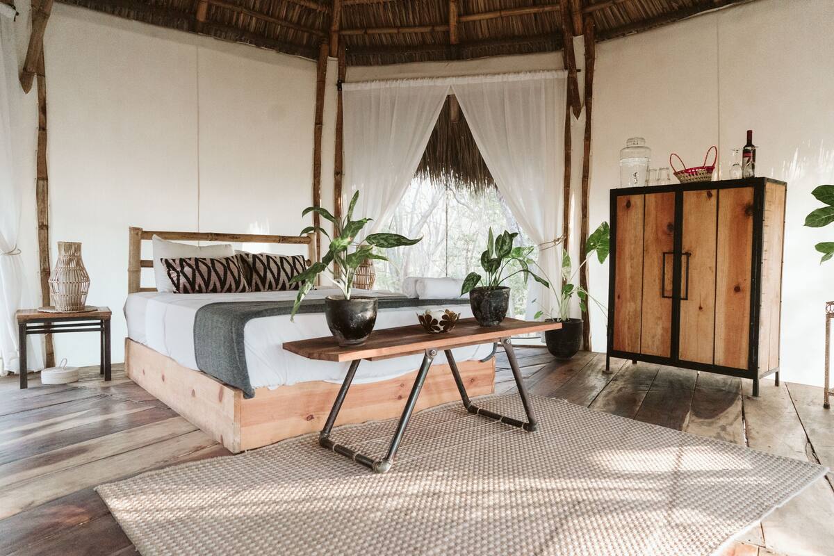 Design Double Room | Peti besi dalam bilik 